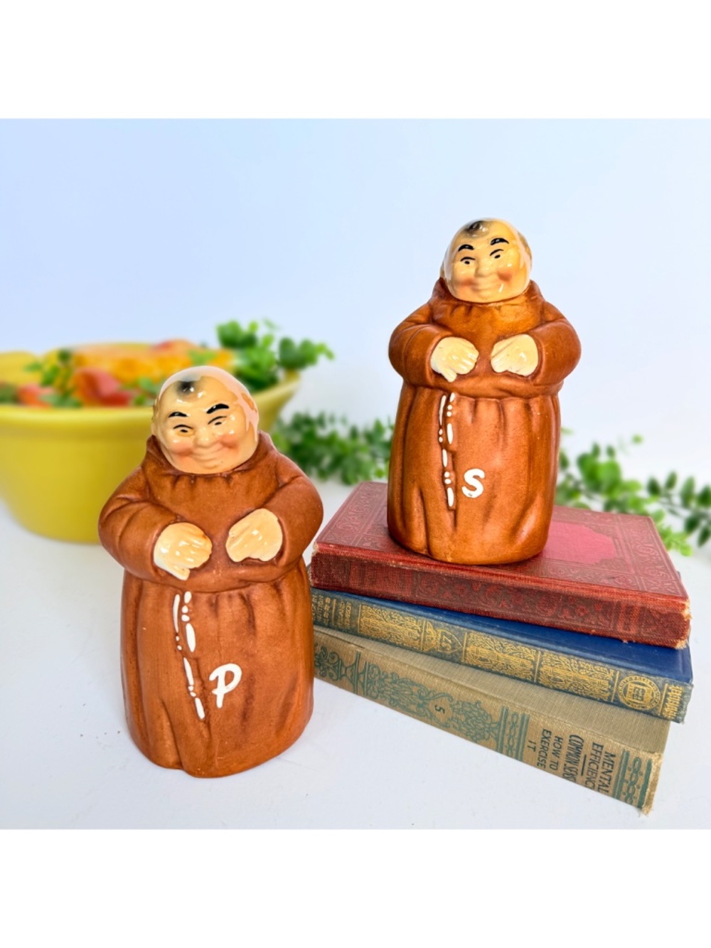 VTG 60s Twin Winton Friar Monk Salt & Pepper Shaker Kitsch Cottagecore Cabincore